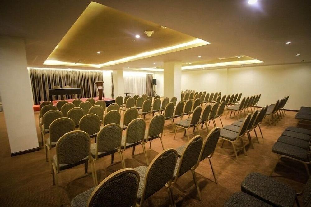 Zia Boutique Hotel Batam Экстерьер фото