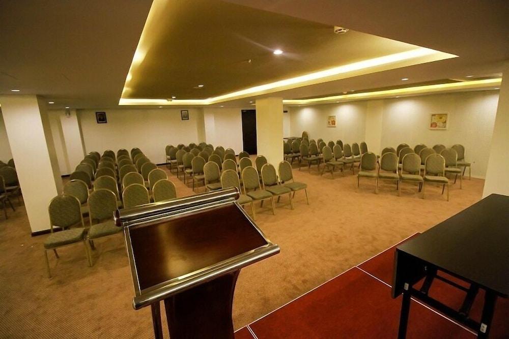 Zia Boutique Hotel Batam Экстерьер фото