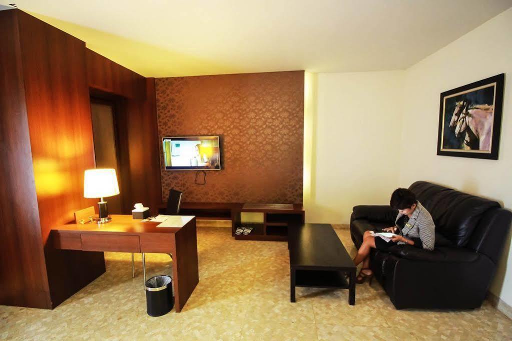 Zia Boutique Hotel Batam Экстерьер фото